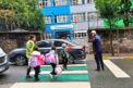 GİRESUN BELEDİYESİ ZABITA EKİPLERİNDEN ÖĞRENCİLERİN GÜVENLİ ULAŞIMINA DESTEK