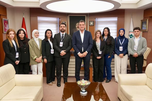 BAŞKAN KÖSE ÜNİVERSİTELİ GENÇLERİ MİSAFİR ETTİ